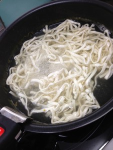正麺調理中