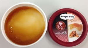 みたらし胡桃は、上にたっぷりみたらしがかかっています!