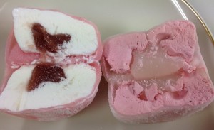 ←が桜です。奇跡の桜あんがハート型！ →は苺です。 この2商品はピンクと白で色がカワイイです。