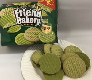 薄い抹茶色のクッキー。 ボリューム満点。