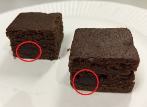 赤枠の中に、チョコチップがゴロッと入ってます。 わかりますか？