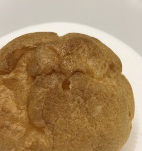 クリーム投入穴は 下ではなく上にありました!