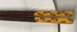 視覚的に見分けるポイント!それは、プレッツェルの柄です! 大きく揃っているのがリニューアル後です!!