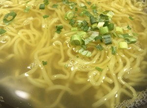 だしを入れ忘れたわけでは、ありません。 わけぎは、トッピングしました!