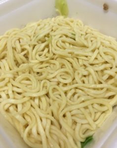 湯切り後。細いうどん？と思うぐらい、極太です！