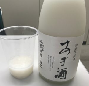 まっ白なあま酒。液体までも、上品です。