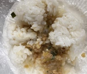 麻婆豆腐の中身はこんな感じです。ちょっとキレイじゃなくて、すいません。 服部氏作