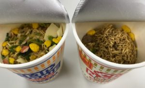 右の濃厚ポークは、ジョンが落としてしまったので、麺が傾いて具材が下になってしまいました(T T)