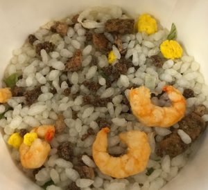 カップヌードルぶっこみ飯の具材は、えびと卵とお肉?