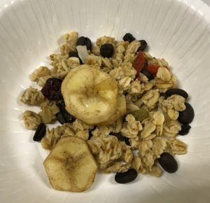 黒いのはすべて、コーヒー豆!バナナチップが入っていると、アタリ気分です。