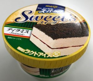 パッケージのティラミスは四角ですが、スーパーカップはもちろん丸です。