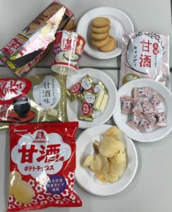 甘酒が白ですから、商品自体の色は地味です。