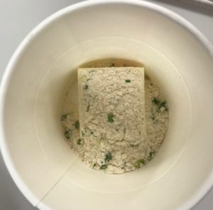 小袋から入れた状態。おとうふが大きいです!