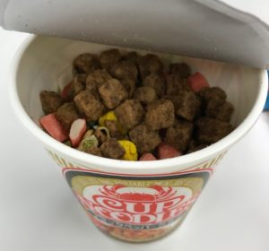 その上に、謎肉祭りの素全部投入!すべてを謎肉が覆い尽くす結果に。