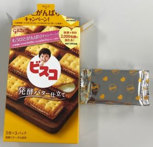 木製プレートの上に整然と並ぶビスコ。狙いは「焼きたて感」?