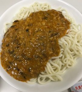 アップにすると、ミートソースみたい??