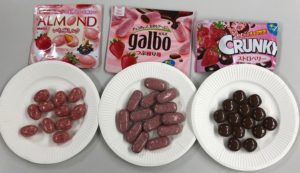 お皿に出したみました。パッケージの爽やかピンクとか、ちょっと違う?