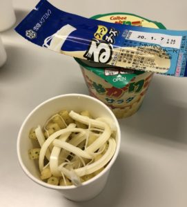 さいたチーズをのせて（結果的にはもう少し細くさいた方がよいという結論に至りました）