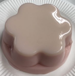 お皿を揺らして、またまたマギー大興奮!!